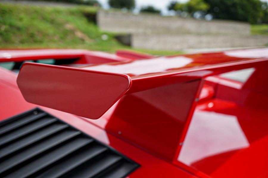 Детали экстерьера Lamborghini Countach LP5000 S Quattrovalvole 1988 года  (фото 62 из 146)